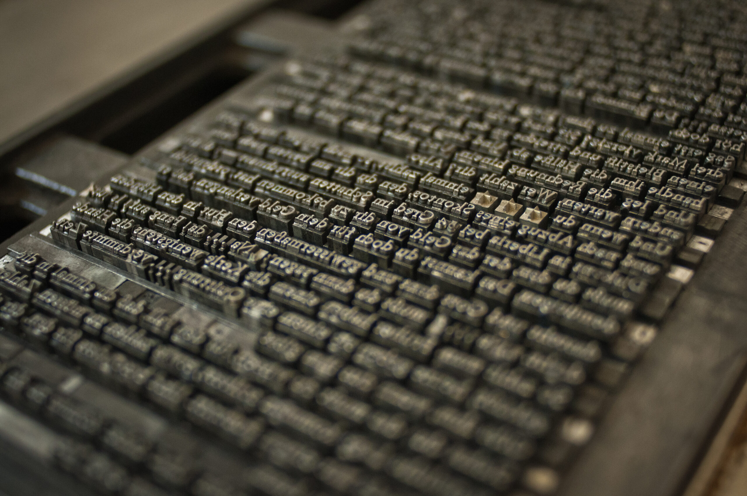 Bleisatz einer Druckpresse, bereits fertig gesetzt für den eigentlichen Druckprozess